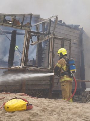 Vlammenzee verwoest strandpaviljoen Club Zand: Castricum in shock