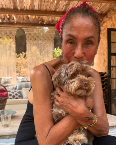 Patty Brard (69) liggend aan revalidatiebed: “Zit al weken vast in bed, dacht écht dat ik er niet meer was”