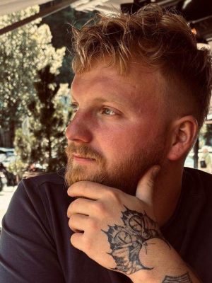 “Talloze kaarten en honderden lieve woorden voor tijdens vakantie verongelukte Kay (26): ‘Veel te vroeg’”