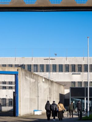 Agent krijgt kopstoot bij aanhouding na steekpartij in vluchtelingenopvang Zoetermeer