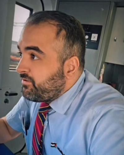 Conducteur Mo overspoeld met reacties nadat hij Feyenoord-lied in trein zingt: ‘Alleen maar liefde’