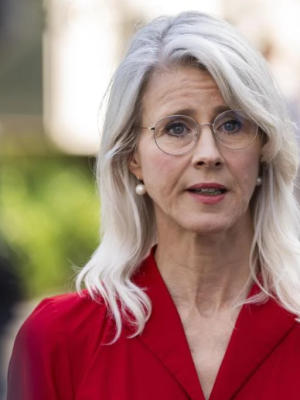 Na harde uitspraken geeft Keijzer onduidelijk antwoord over gratis pendelbus