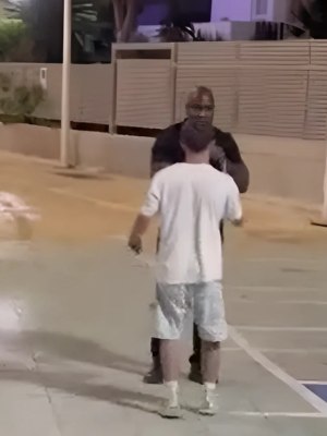 Grote gespierde uitsmijter verliest van klein jochie