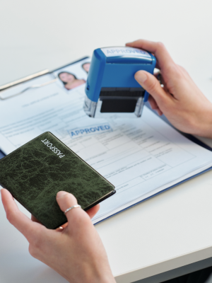 Tienduizenden euro’s foetsie: Nederlandse vakantiegangers massaal slachtoffer van genadeloze visa-oplichters – zó herken je de valstrik