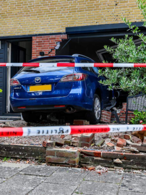 Bizar ongeluk in hengelo: vader zet elfjarige achter het stuur