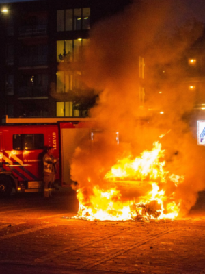 Auto van agent in brand gestoken in Sommelsdijk