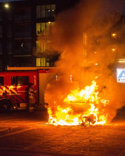Auto van agent in brand gestoken in Sommelsdijk