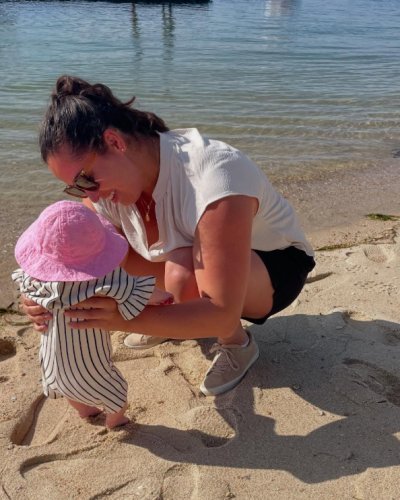 Zeldzaam inkijkje: Ranomi Kromowidjojo deelt liefdevolle update over dochter Livia
