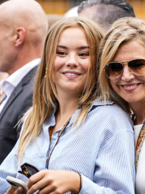 Prinses Ariane zwemt voor het goede doel: familie en hondje Mambo langs de kant