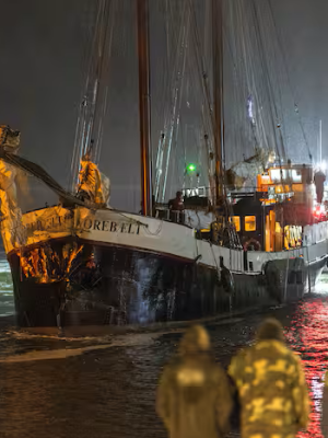 Vijf Duitse schoolkinderen gewond bij aanvaring zeilboot en vrachtschip voor kust Harlingen