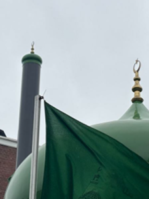 Golf van dreigbrieven besmeurd met bloed jaagt moslimgemeenschap de angst aan