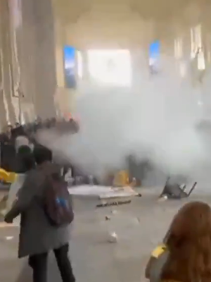 Rome verandert in slagveld: gigantische protesten lopen volledig uit de hand