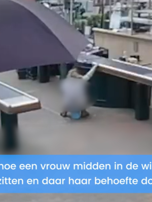 Vrouw plast in emmer bij tuincentrum en gooit inhoud over vloer