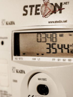 Dubbele stroomstoring treft 4.000 huizen en bedrijven in Pijnacker en Noordwijk – verkeer en winkels ontregeld