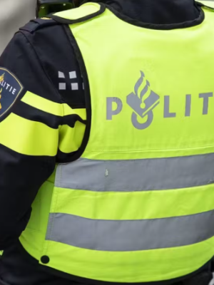 Man in arm geschoten, mishandeld en van zijn auto beroofd