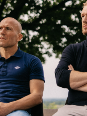 Ajax-directeuren Kroes en Beuker fysiek aangevallen door twee PSV-supporters