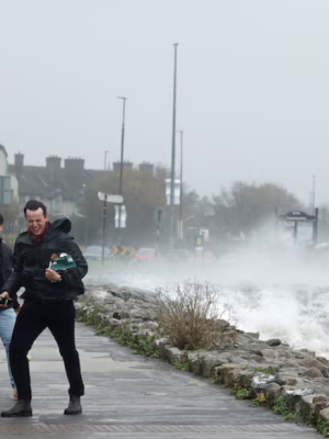 Ravage in Stadskanaal door storm Amy, ook elders overlast door omgewaaide bomen en hoogwater