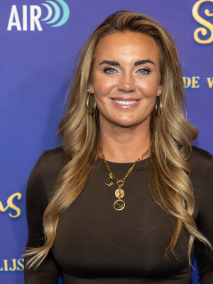 Monique Westenberg in tranen na theatershow van André Hazes: “De tranen begonnen te rollen en zijn niet meer gestopt”