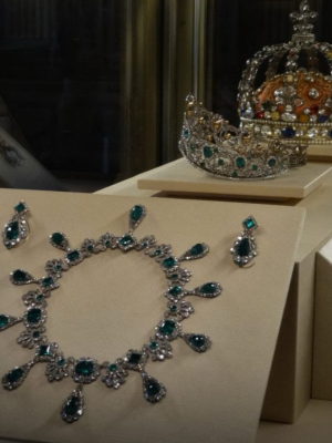 Nieuwe beelden laten zien hoe kunstrovers Louvre ongestoord hun gang gingen