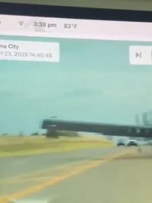 Tesla ontsnapt op het nippertje aan neerstortend vliegtuig tijdens noodlanding