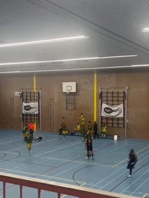 Zaalvoetballer krijgt keiharde straf: vijf jaar schorsing na brute aanval op scheidsrechter tijdens wedstrijd