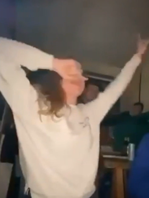 Video legt bizar moment vast van racistisch meisje