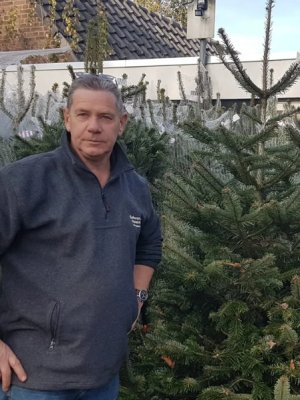 Legendarische kerstbomenverkoper Martin (62) na 30 jaar gedwongen te stoppen door burenklacht
