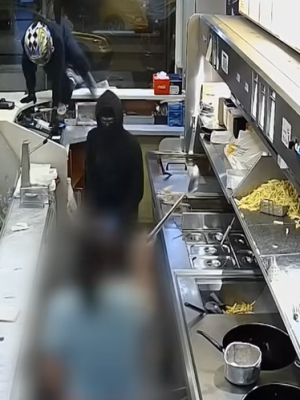 Vrouw verdedigt zichzelf met heet frituurvet bij poging tot overval in Eindhoven