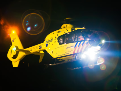 Man (20) overleden bij botsing met vrachtwagen in Tzum, bijrijder zwaargewond