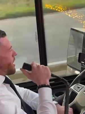 Zingende Nederlandse buschauffeur wordt viraal op sociale media