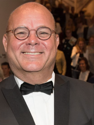 Oud tv-fragment met Paul de Leeuw gaat viraal op X en roept vragen op