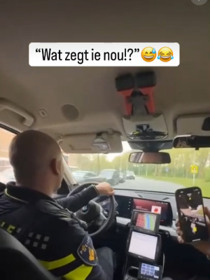 Schande! Politieagent scheurt rond met jongeren op ‘f*ck the police’