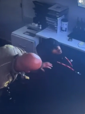 Schokkende beelden uit zorginstelling: brandalarm loeit, brandweer staat binnen, maar ingehuurde zzp’er slaapt dwars door alles heen