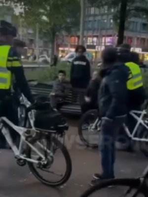 “Agent tegen kansparels: ‘Ga maar terug naar je vaderland’