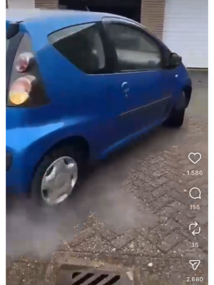 Vrouw rijdt met auto in op groep jongeren na vuurwerkoverlast