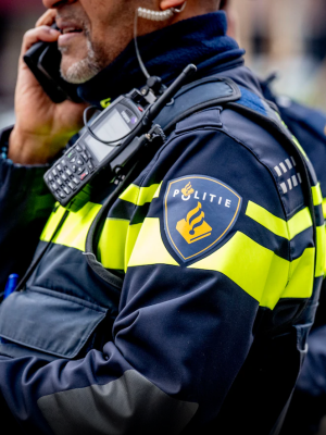 Dode gevonden op straat, voorbijganger schakelt direct politie in