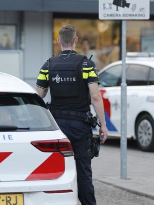 Man (35) uit Roosendaal probeert auto te stelen met vrouw en kinderen erin