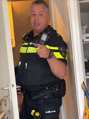 Nederlandse vrouw in felle woordenstrijd met politie – “We gaan u meenemen voor de GGZ!”