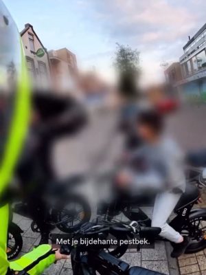 Agent zet fatbiker op zijn plaats: ‘Normaal doen!’