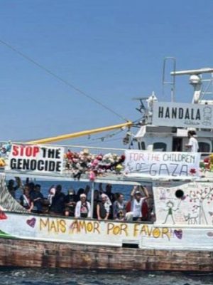 Ook Nederlandse boot van Gazavloot door Israël onderschept, opgepakte activisten in hongerstaking