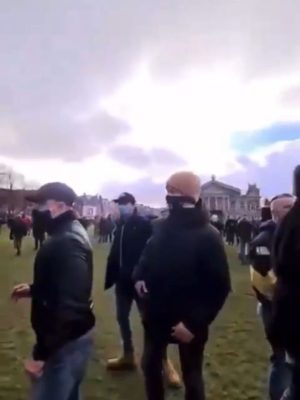 Politie-undercoveragenten (‘Romeo’s’) betrapt tijdens anti-immigratiedemonstratie in Amsterdam