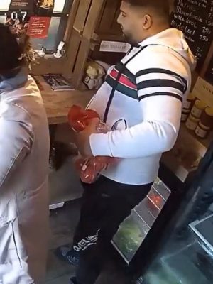 Diefstal bij zelfbedieningsboerderijwinkel in Hunsel vastgelegd op video