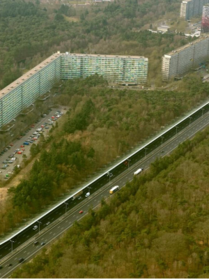 Bewoners grootste flat van Nederland mogen niet met meer dan drie mensen op instabiele balkons