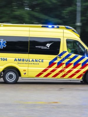 Drama op de A15: vrachtwagen ramt auto – zeven gewonden en chauffeur direct opgepakt