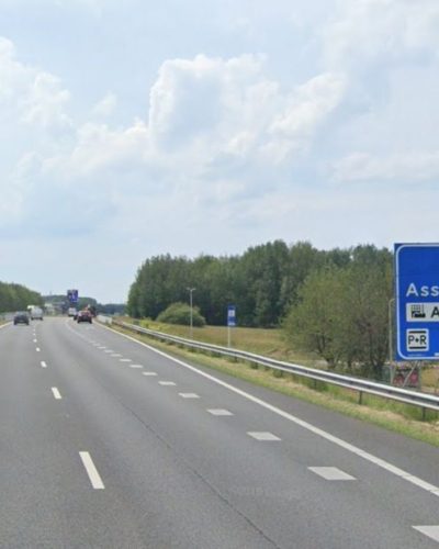 Vrachtwagen met vuurwerk in brand op A28 bij Assen