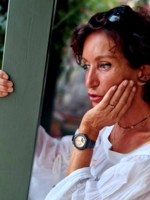 Onvoorstelbaar: voor dit bedrag slaap je in Ingrid’s droomvilla op Lesbos – mét uitzicht én zwembad