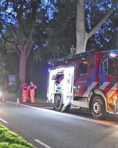 Automobilist scheurt langs afzetting brandweer in Rijswijk, brandweerman moet opzij springen