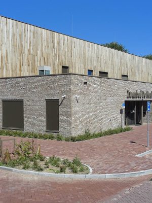 Zwemleraar opgepakt voor zedenmisdrijf: schok en onrust rond gemeentelijk zwembad in Meierijstad