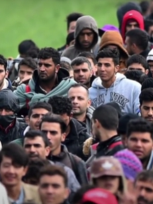 Eén statushouder haalt vijftien familieleden naar Nederland: gemeenten slaan alarm