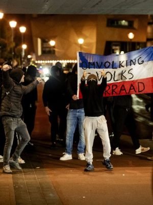 Zeker 3 aanhoudingen bij protestactie tegen asielzoekerscentrum